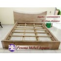 Ranjang atau Dipan Kayu Trembesi Solid Motif Alami