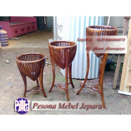 Pot Bunga atau Hiasan Ruji-Ruji Kayu Jati 