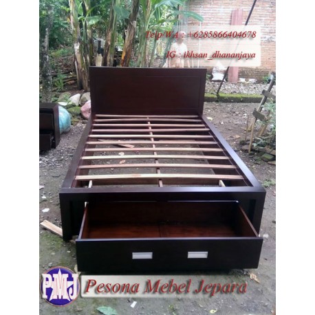 Dipan atau Ranjang Minimalis Laci 1 Jumbo Kayu Jati Ukuran 140 cm Pesona Mebel Jepara.
