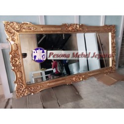 Bingkai atau Frame atau Pigura Cermin Kekinian Jumbo Ukir Warna Gold Pesona Mebel Jepara