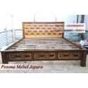 Ranjang atau Dipan Ukir Motif Meteor Ceplok Kayu Jati Pesona Mebel Jepara.