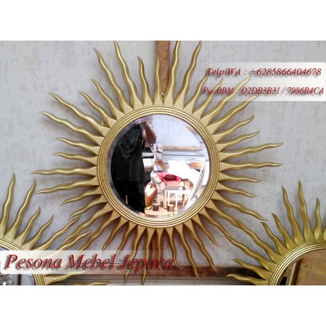 Bingkai atau Pigura Cermin Keris Matahari Warna Emas Kayu Jati