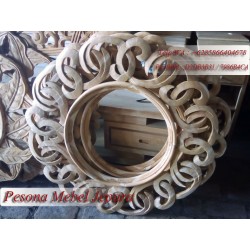 Bingkai atau Pigura Cermin Gelang Rantai Ukir Kayu Jati