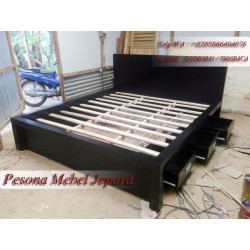 Ranjang atau Dipan Minimalis Hitam Kayu Jati Laci 3 Ukuran 180x200 cm