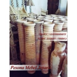 Vas Bunga Salur atau Guci Salur Kayu Mahoni