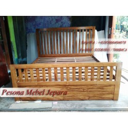 Dipan atau Ranjang Minimalis Ruji-ruji Laci 4 Kayu Jati