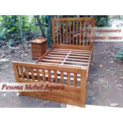 Dipan atau Ranjang Minimalis Laci 2 Model Ruji-ruji Kayu Jati