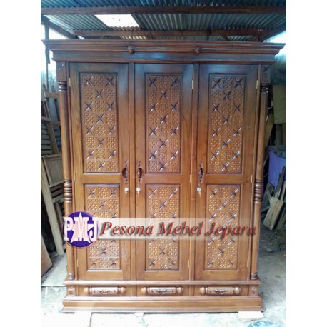 Lemari Pakaian Pelur Pintu 3 Motif Bintang dan Meteor Kayu Jati